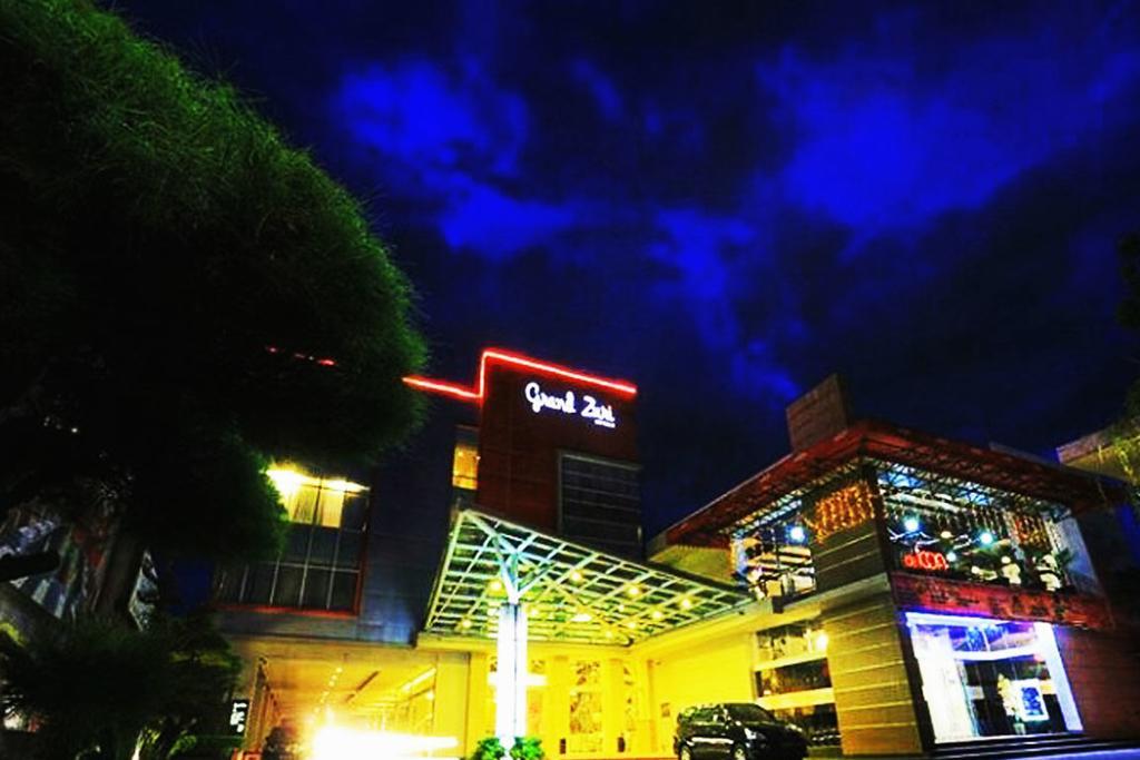 Hotel Grand Zuri Muara Enim Екстер'єр фото