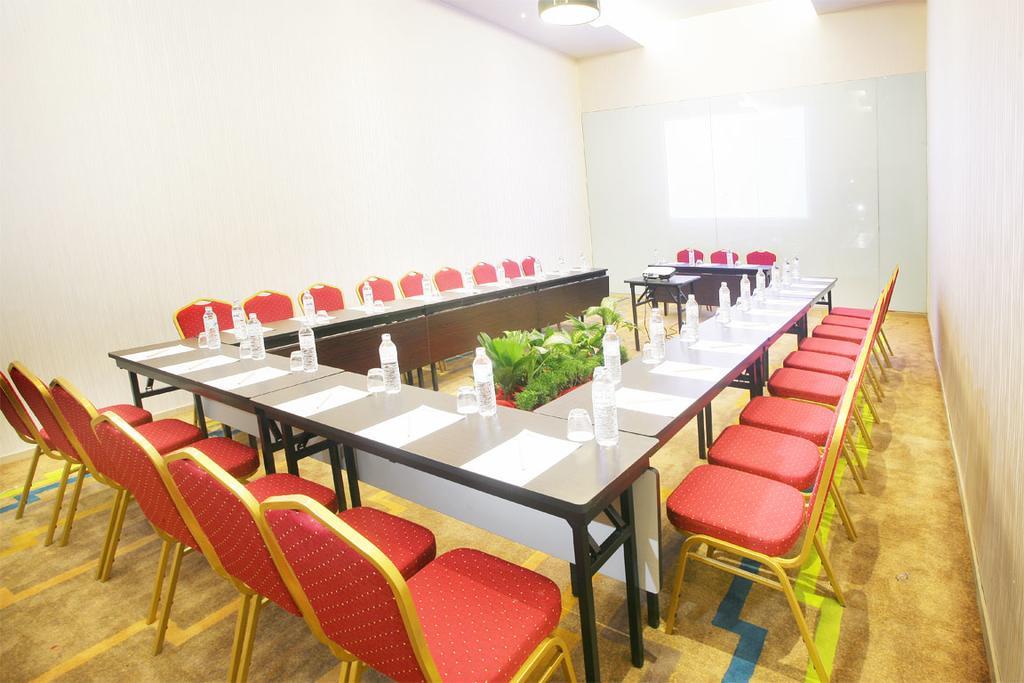 Hotel Grand Zuri Muara Enim Екстер'єр фото