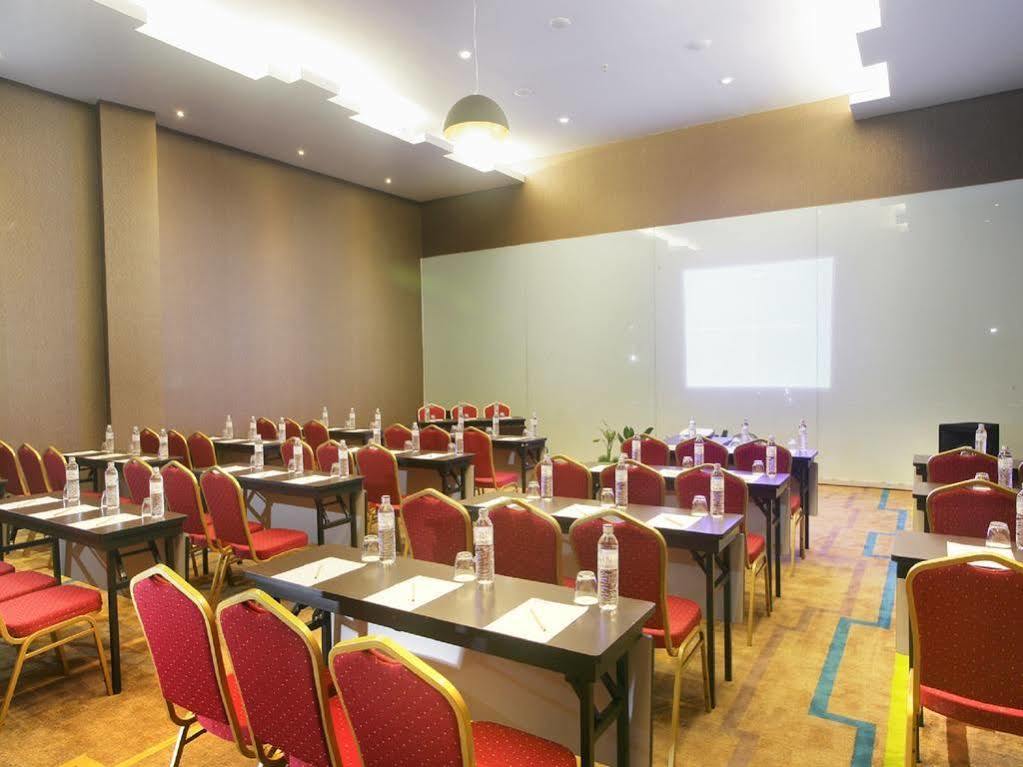 Hotel Grand Zuri Muara Enim Екстер'єр фото