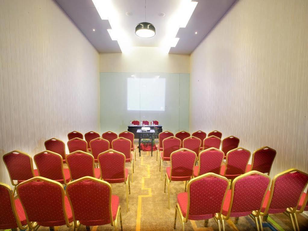 Hotel Grand Zuri Muara Enim Екстер'єр фото